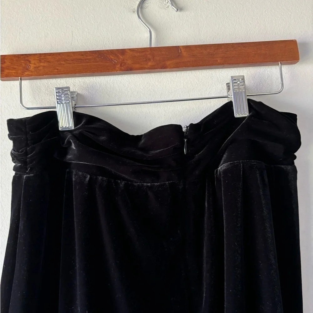 Lovers + Friends black velvet‎ long tall wide leg pants size L Tall